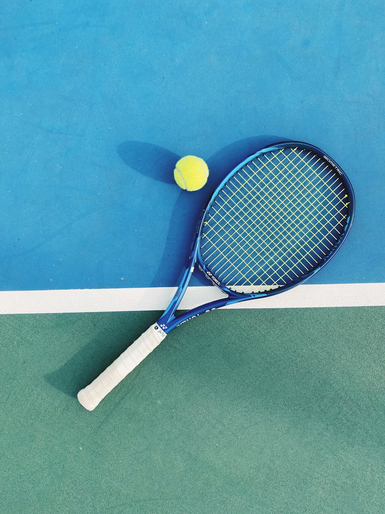 Séance d'entraînement de tennis sur court intérieur du TC US Ormesson